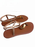 Sandalias Planas T-Strap Bronce Metalizado con Detalles Dorados