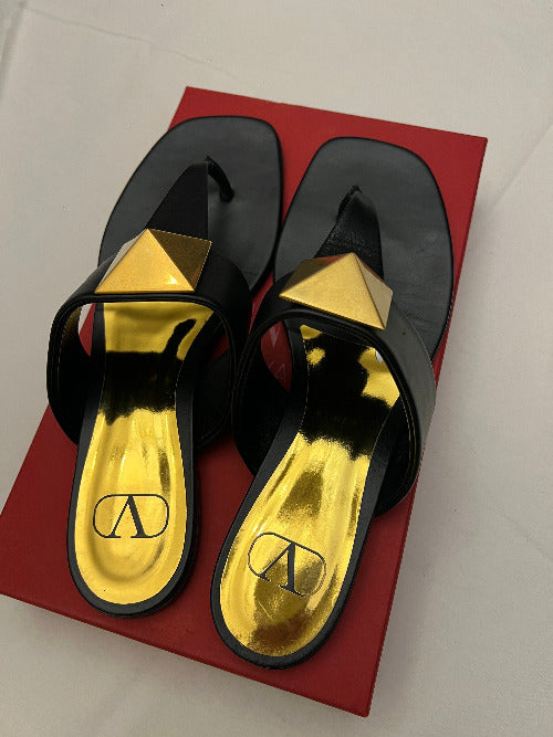 Sandalias Valentino Garavani Roman Stud T-Strap segunda mano