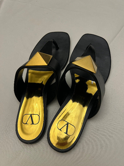Sandalias Valentino Garavani Roman Stud T-Strap segunda mano