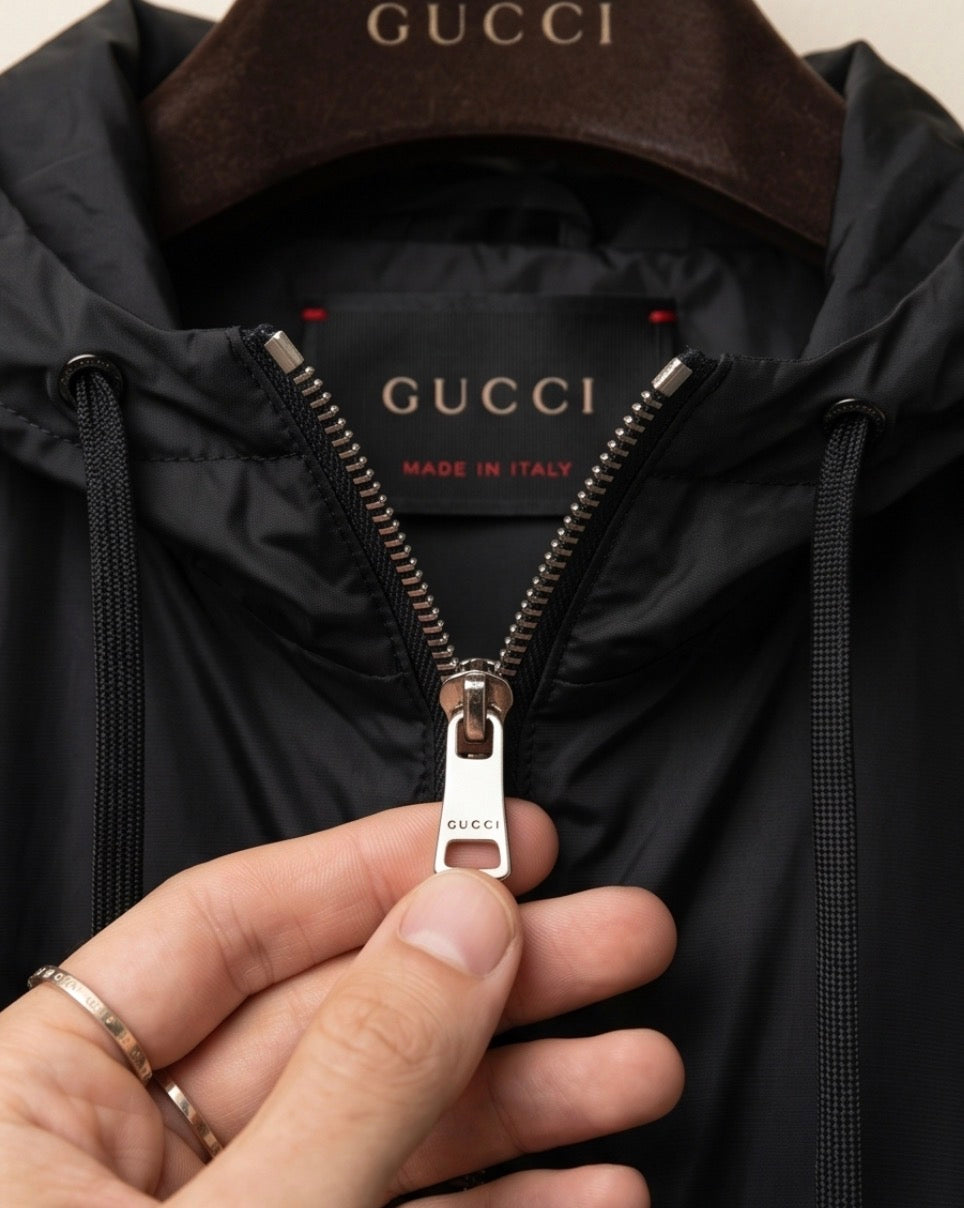 Chubasquero Nylon Gucci – Pre-Loved Talla L Negro